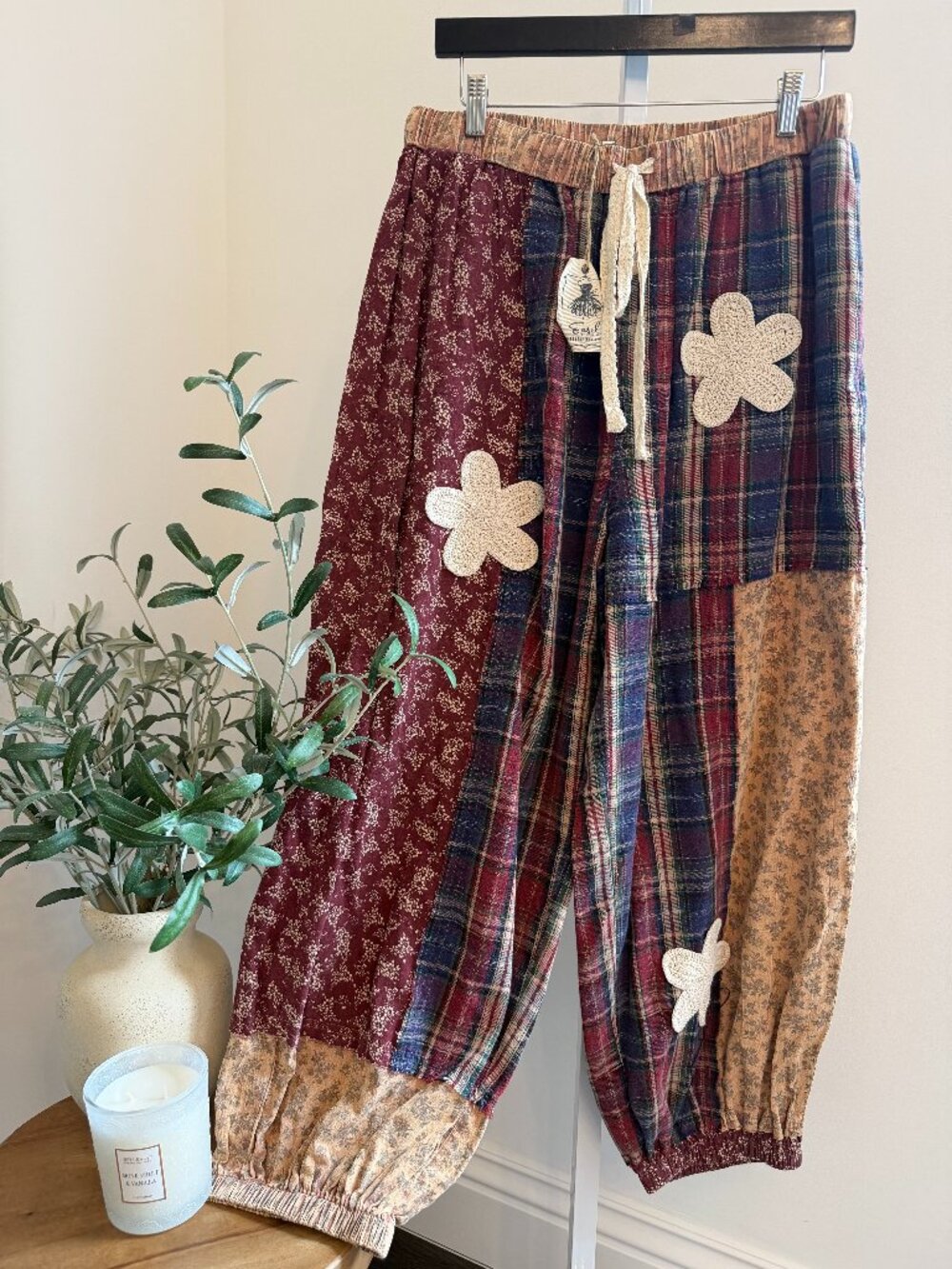 EASEL FLORAL PATCHWORK PRINT BARREL PANTS 70% POLYESTER 30% COTTON